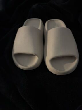 authentic yeezy slides